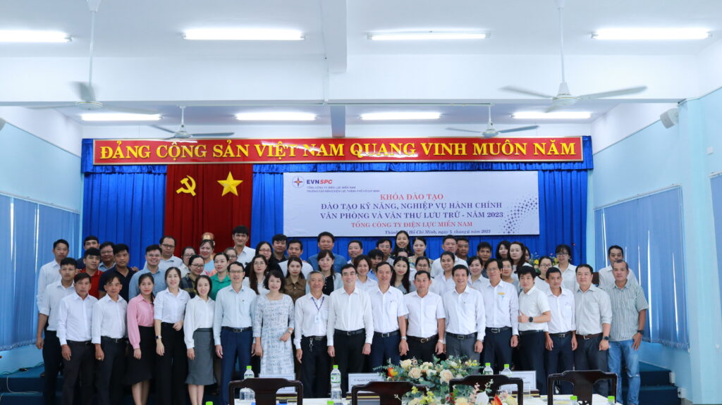 Khai giảng lớp “Đào tạo kỹ năng, nghiệp vụ Hành chính – Văn phòng và Văn thư – Lưu trữ”